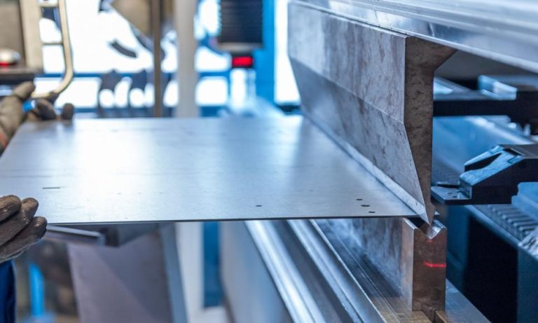 Aluminium Circle vs. Aluminium Sheet: Which One Suits Your Project？