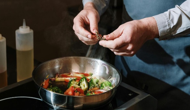 cooking with aluminum cookware